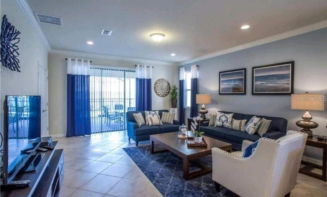 Photo of Livingroom in Four Corners