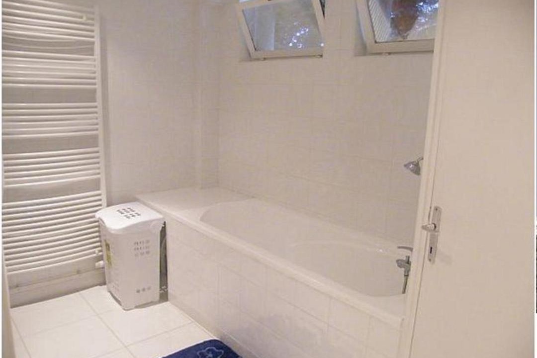 Photo of Bathroom in Suresnes