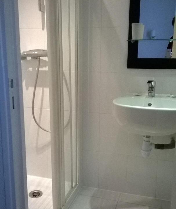 Photo of Bathroom in Saint-Fargeau