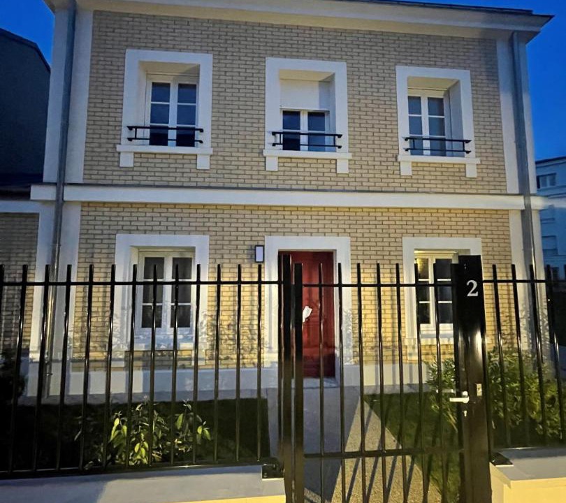 Photo of Buildings in Serris