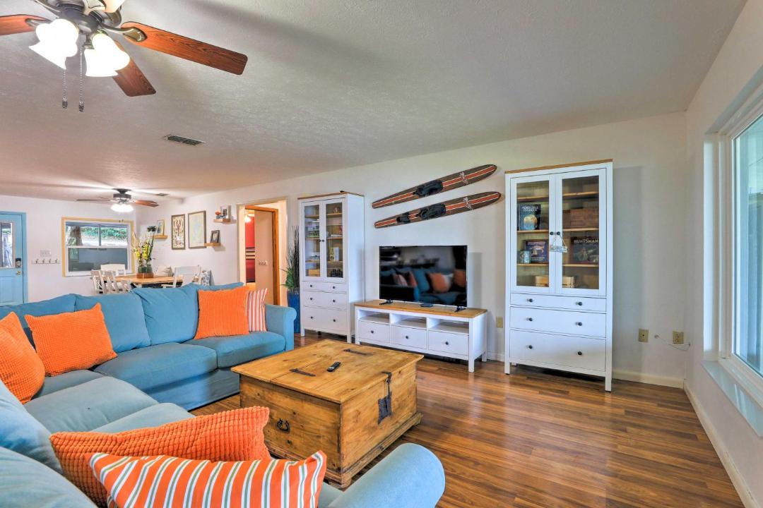 Photo of Livingroom in Crooked Lake