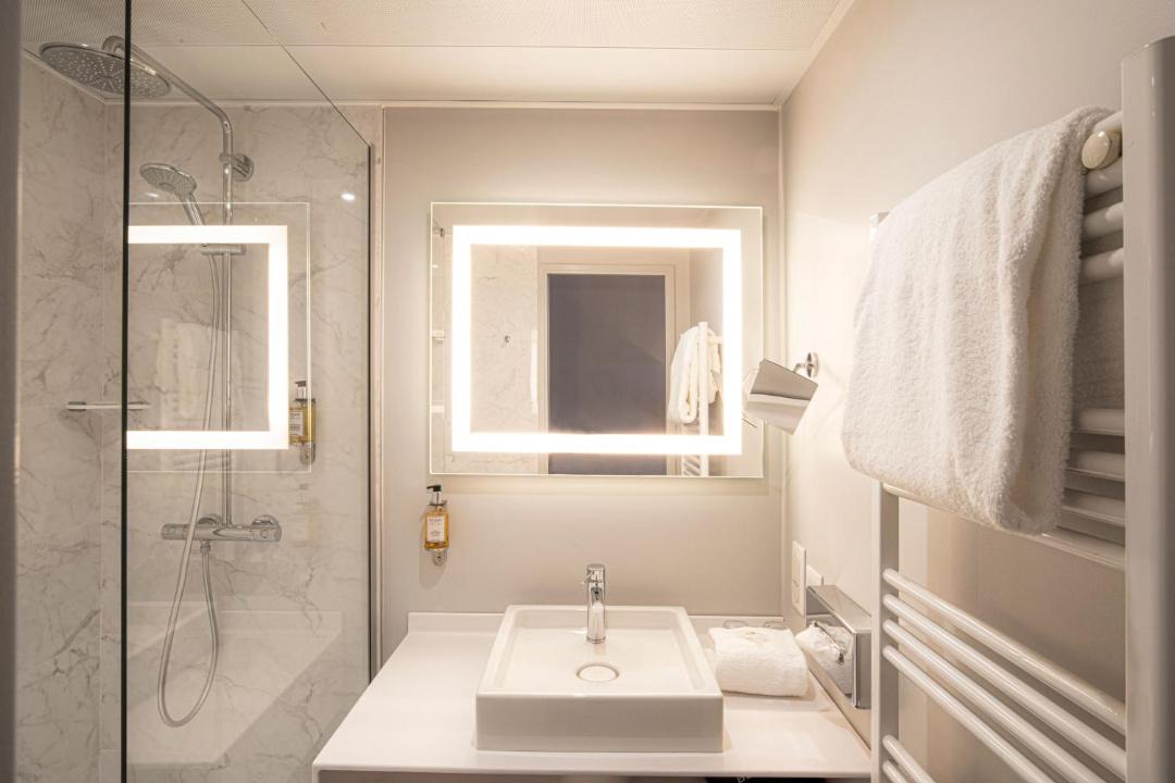 Photo of Bathroom in Saint-Cloud