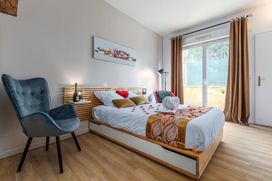 Photo of Bedroom in Asnieres-sur-Seine