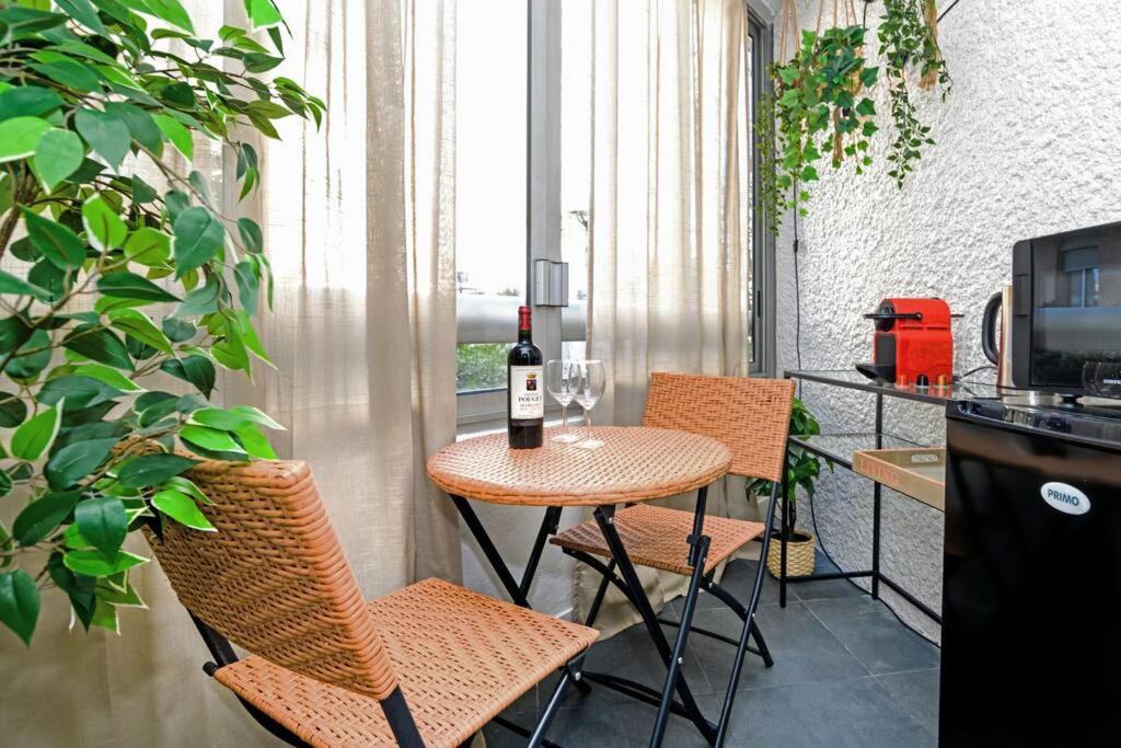 Photo of Patio Balcony in Front de Lac