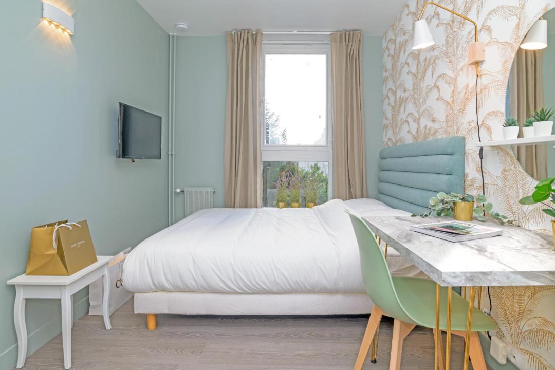 Photo of Bedroom in Front de Lac