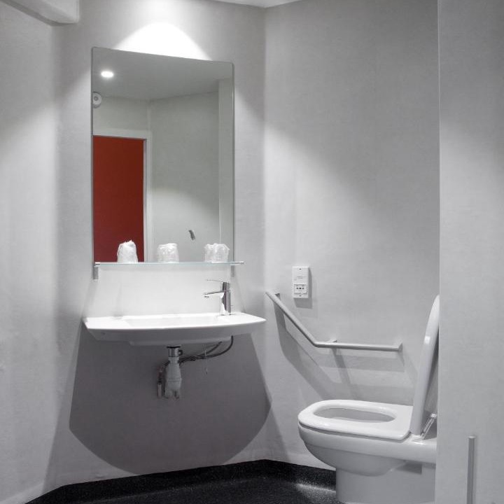 Photo of Bathroom in Python Duvernois