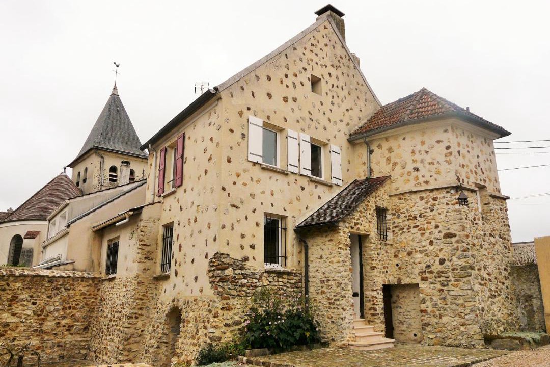 Photo of Buildings in Carnetin