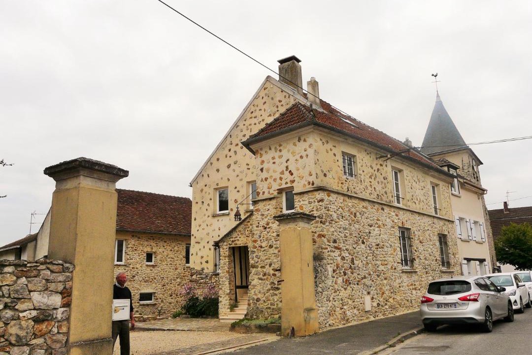 Photo of Buildings in Carnetin