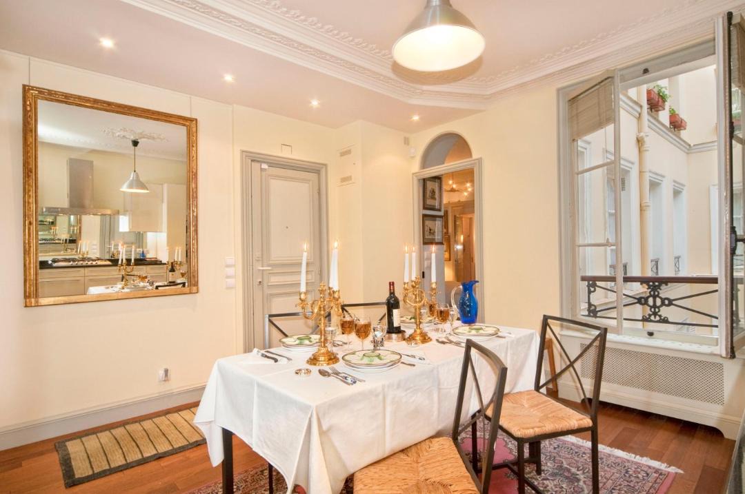 Photo of Livingroom in 8th Arrondissement