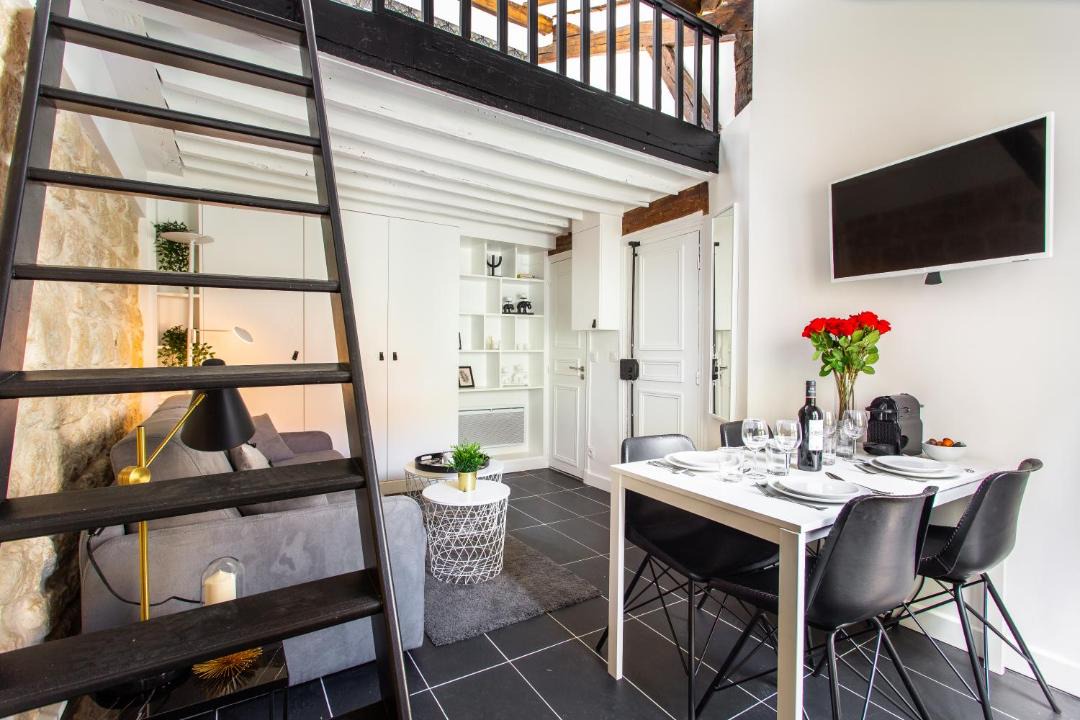 Photo of Livingroom in 9th Arrondissement