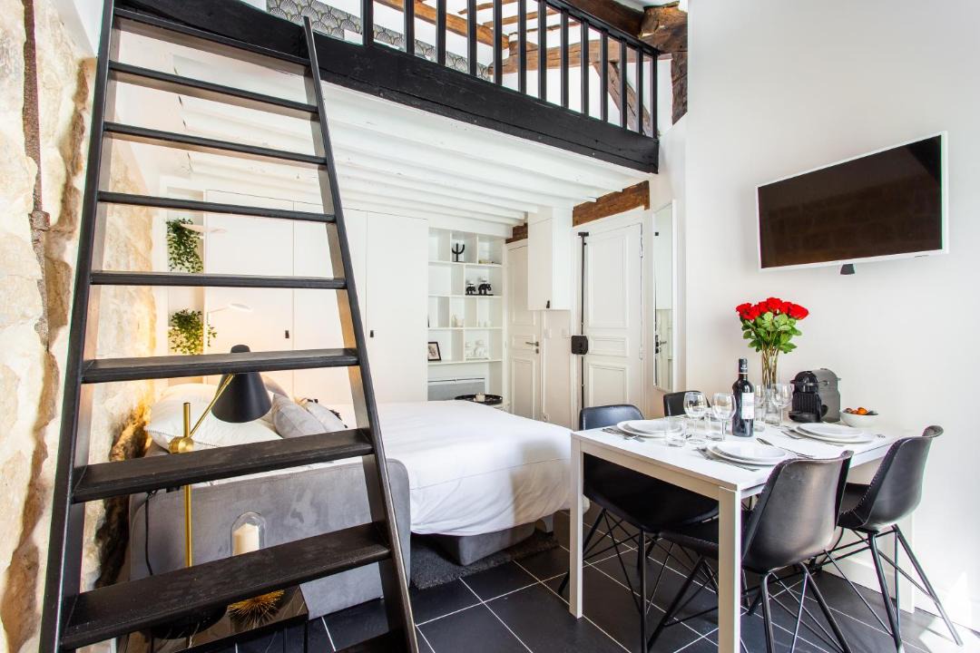 Photo of Livingroom in 9th Arrondissement