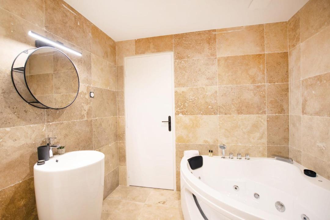 Photo of Bathroom in Quartier de la Porte-Saint-Denis