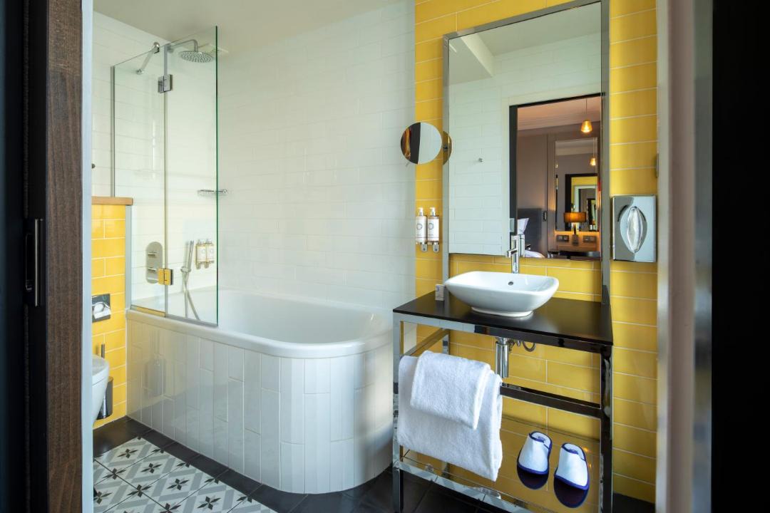 Photo of Bathroom in 9th Arrondissement