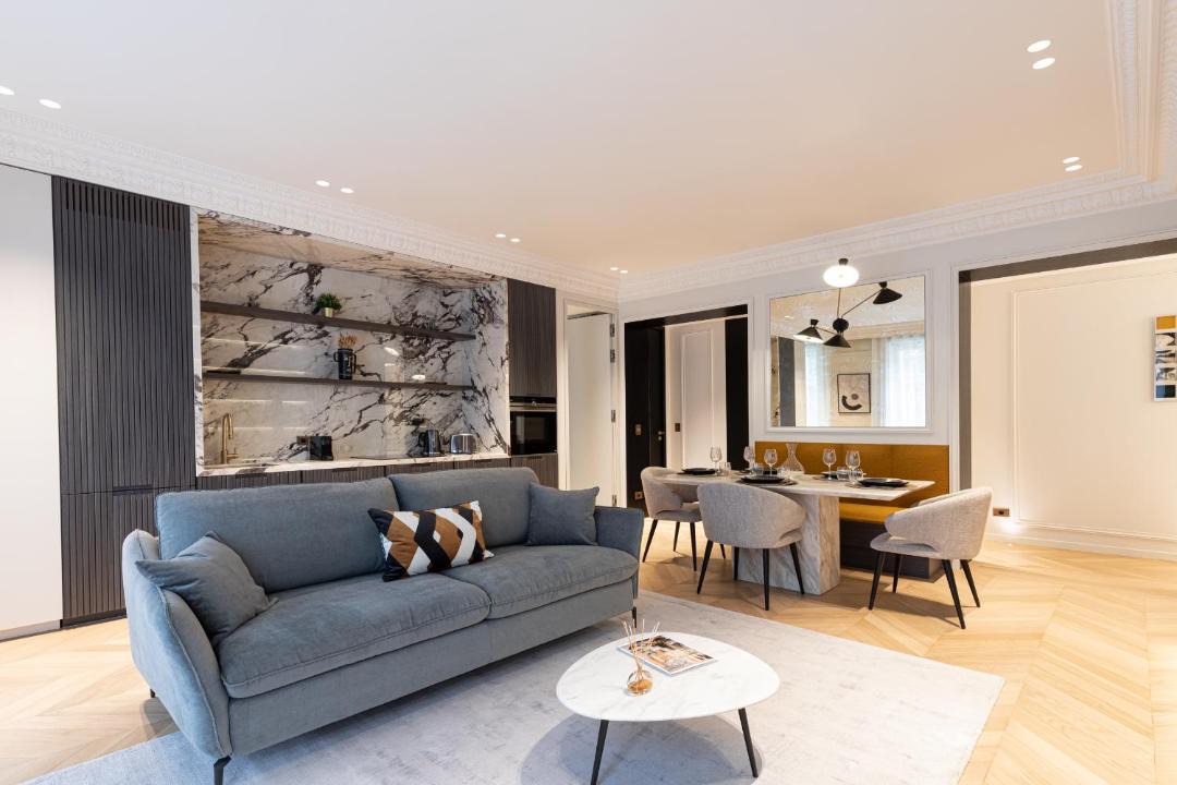 Photo of Livingroom in 8th Arrondissement