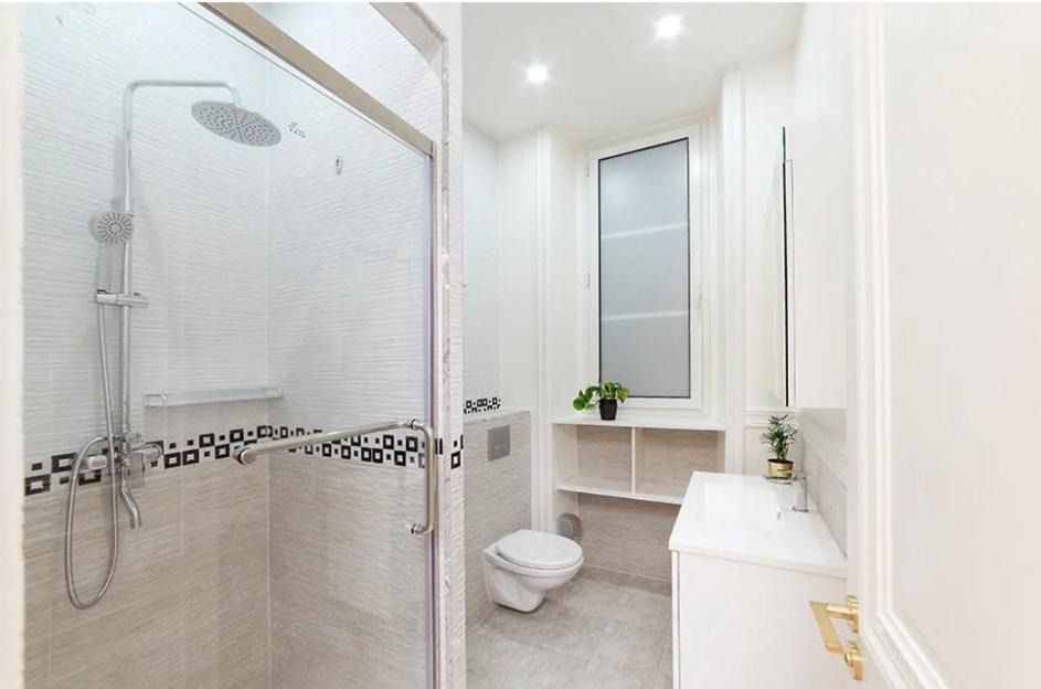 Photo of Bathroom in Chaussee-d'Antin