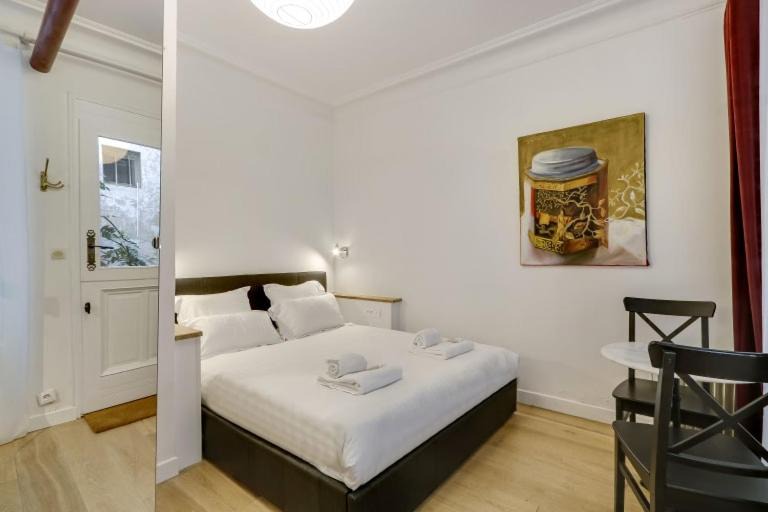 Photo of Bedroom in Notre-Dame-des-Champs