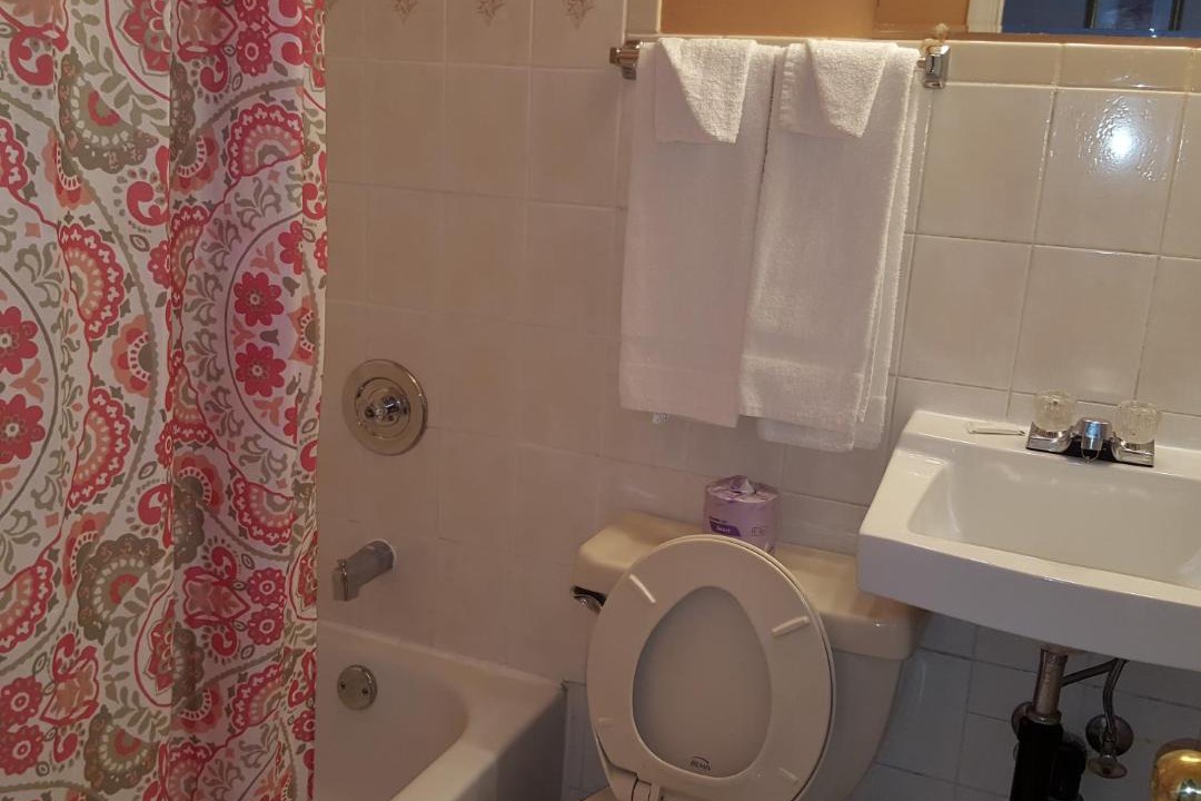 Photo of Bathroom in Niagara Falls