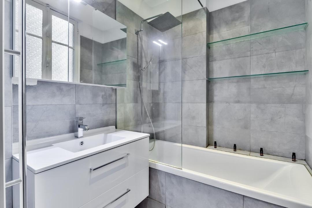 Photo of Bathroom in Quartier Saint-Ambroise