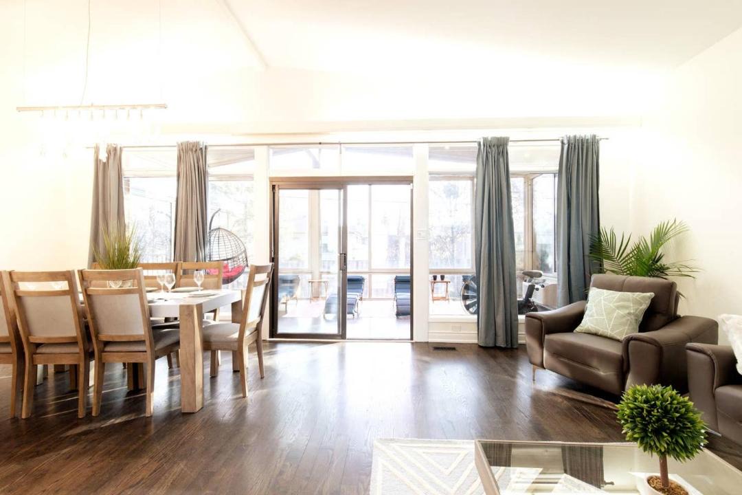 Photo of Livingroom in Bathurst Manor