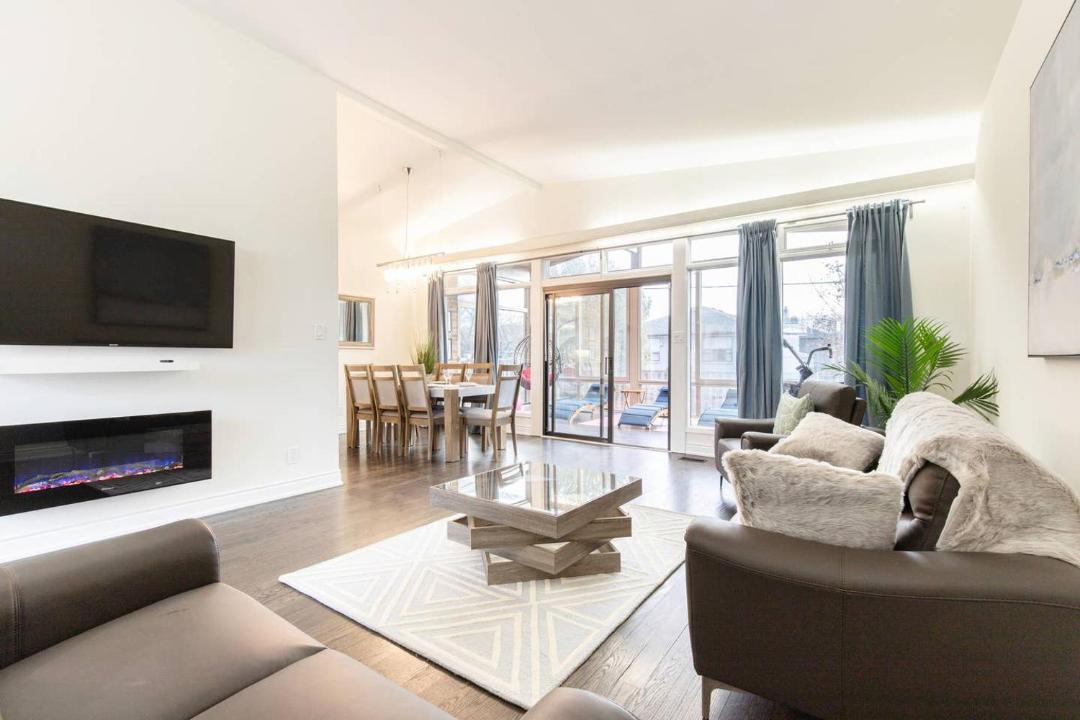 Photo of Livingroom in Bathurst Manor