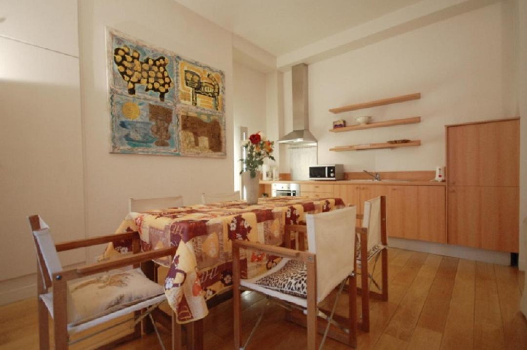Photo of Livingroom in Archives