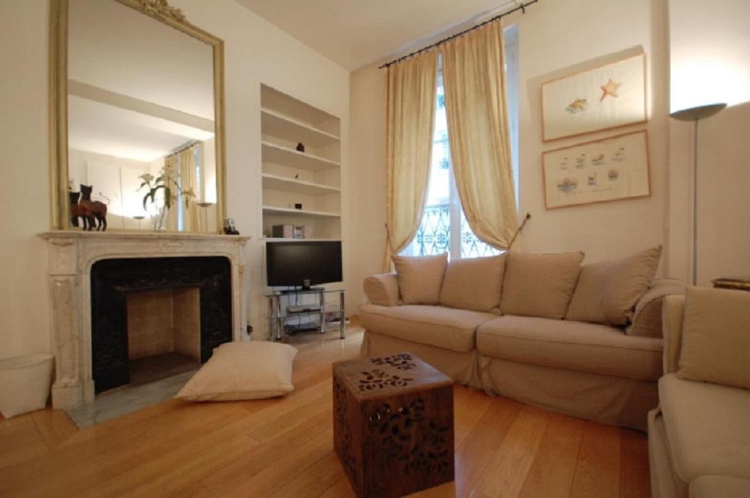 Photo of Livingroom in Archives