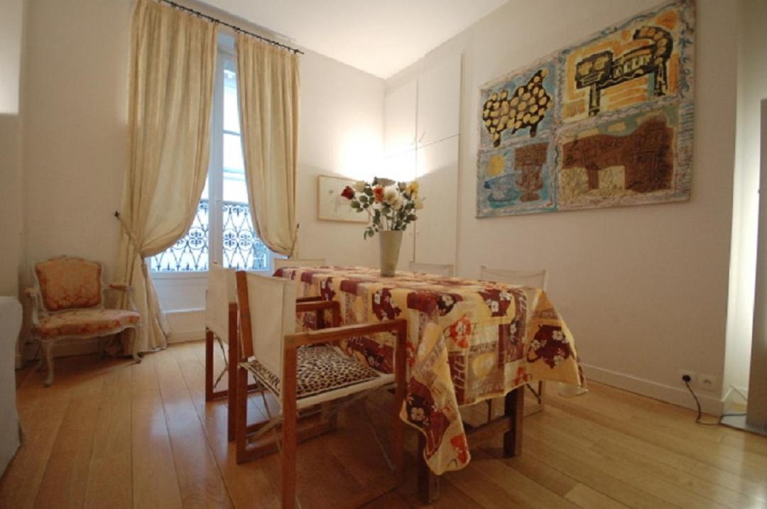 Photo of Livingroom in Archives