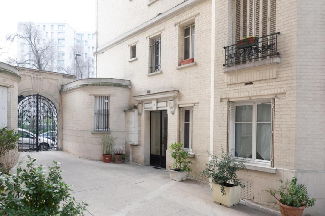 Photo of Buildings in Pere Lachaise