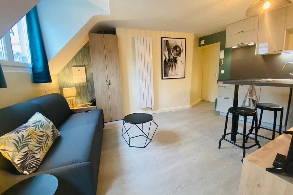 Photo of Livingroom in 8th Arrondissement