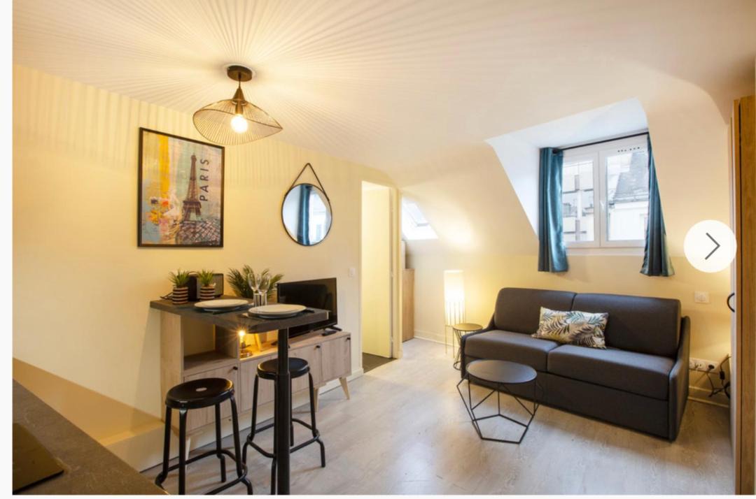 Photo of Livingroom in 8th Arrondissement