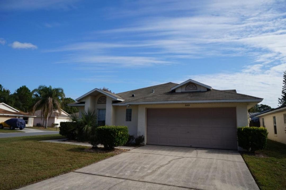 Photo of Buildings in Windward Cay