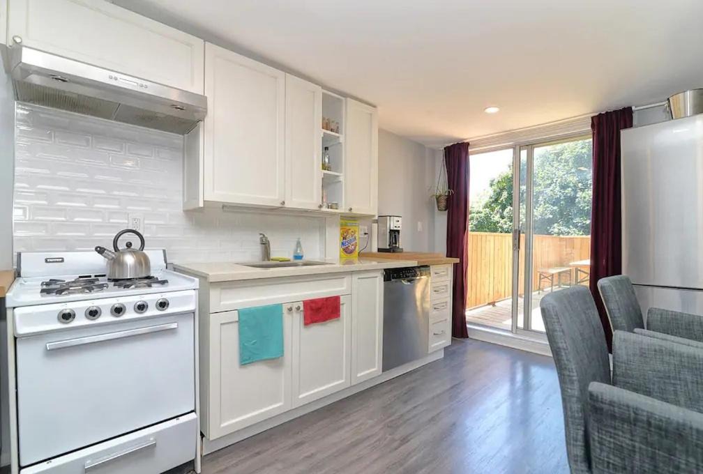 Photo of Livingroom in Leslieville