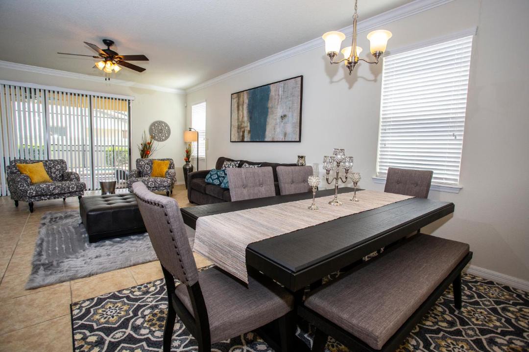 Photo of Livingroom in Four Corners