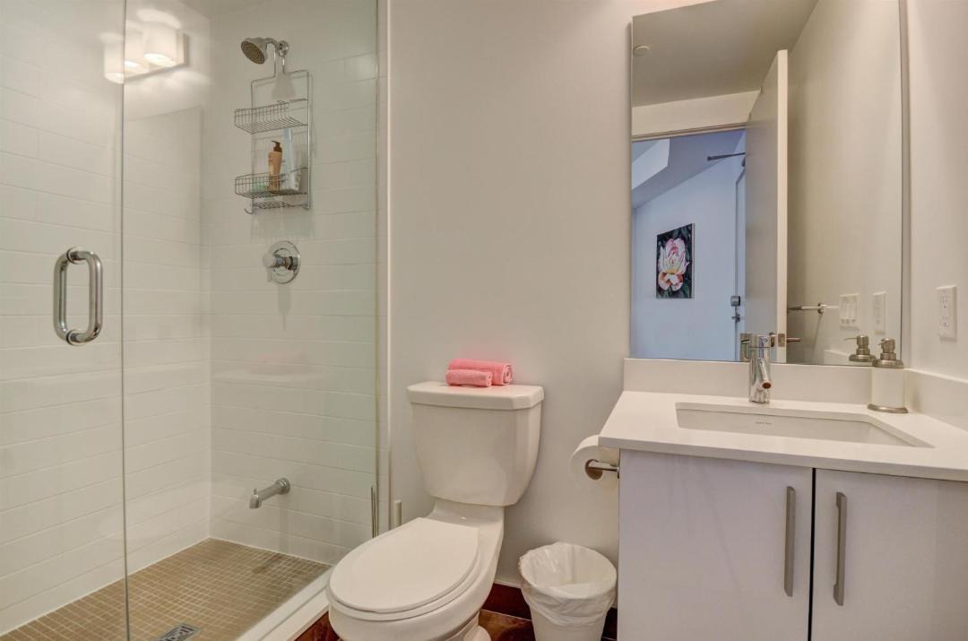Photo of Bathroom in Fashion District