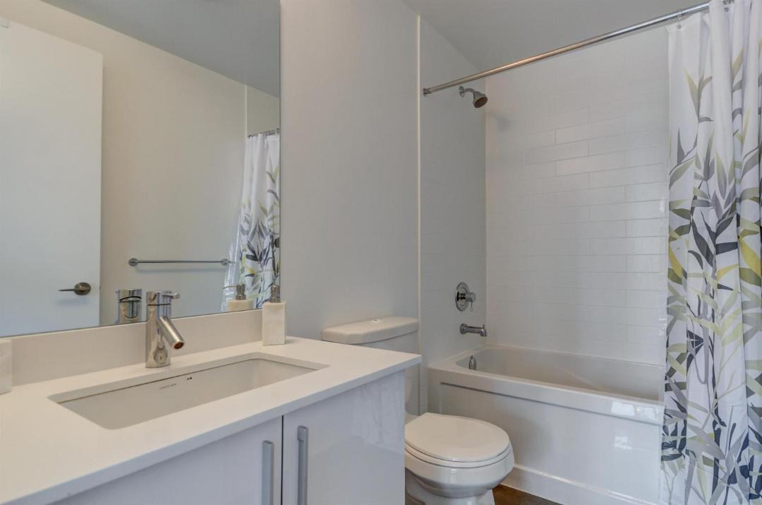 Photo of Bathroom in Fashion District