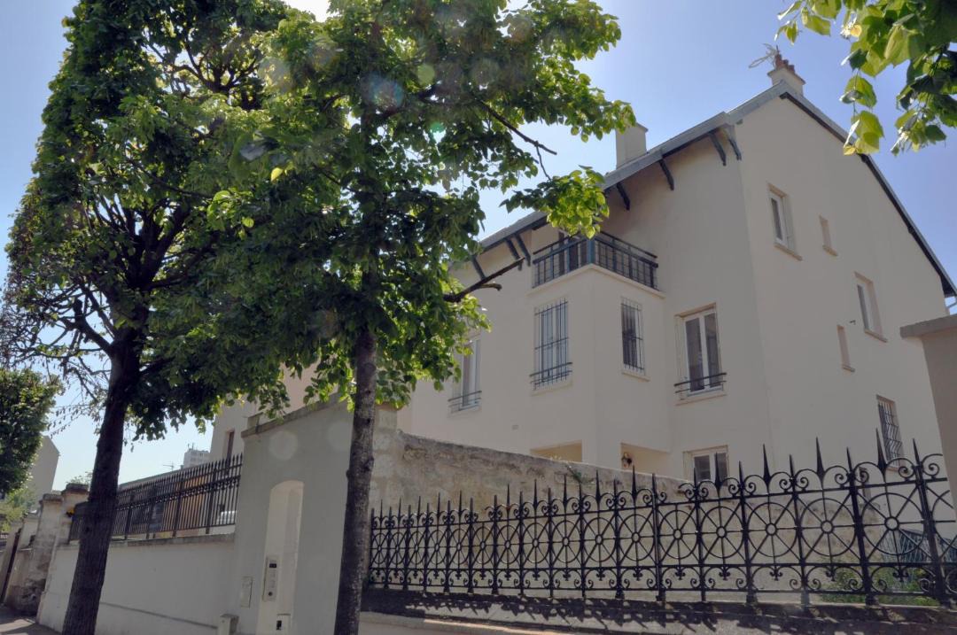 Photo of Buildings in Centre
