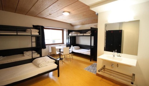 Room for 5 People with Ensuite Bathroom
