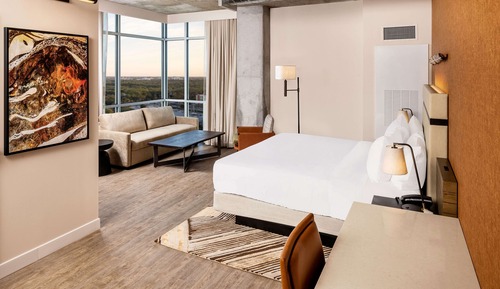 Junior Room, 1 King Bed, Corner (Water View, Hearing)