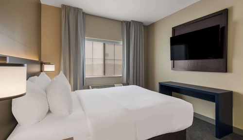 Suite, 1 Queen Bed with Sofa bed, Non Smoking