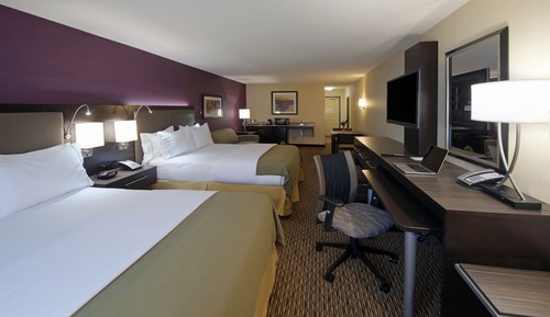 Suite, 2 Queen Beds, Accessible (Mobil Tub, Wet Bar)