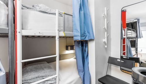 Private 6-Bed Dorm