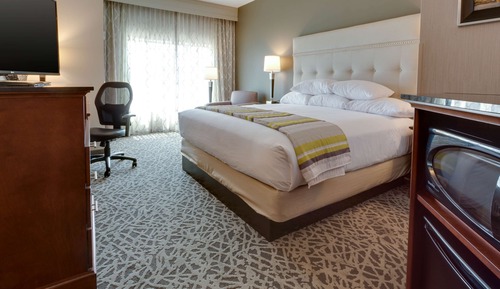 Room, 1 King Bed, Hearing Accessible (Upper Floor, Tub)