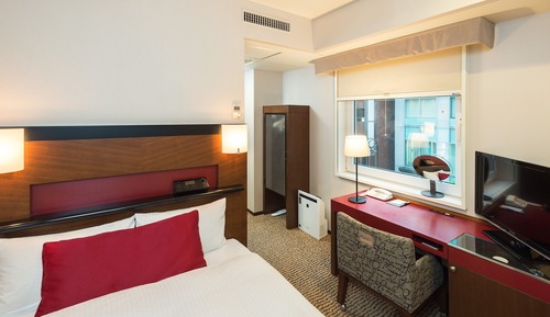 Double Room, Smoking