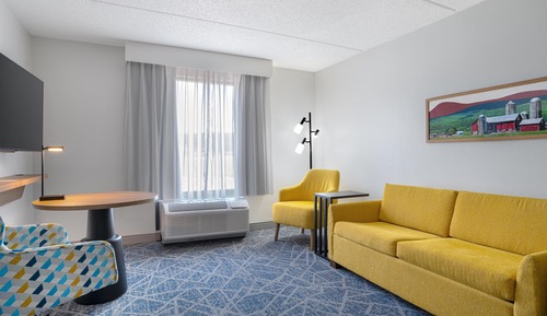Suite, 1 King Bed, Non Smoking, Refrigerator & Microwave (Wet Bar)