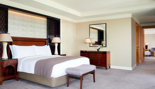 Club Suite, 1 King Bed (Carlton)