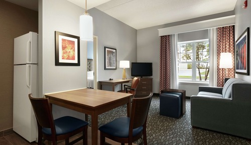 1 Bedroom Suite 1 King Roll In Shower