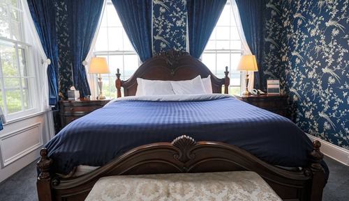 Victorian Inn North Lake Room