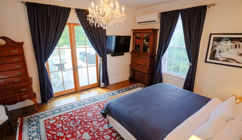 Victorian Inn Falls Suite