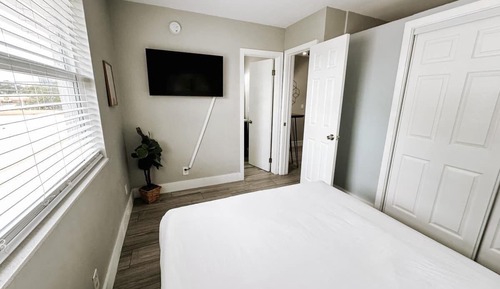 Gallery Single Room, 1 Queen Bed with Sofa bed, Non Smoking