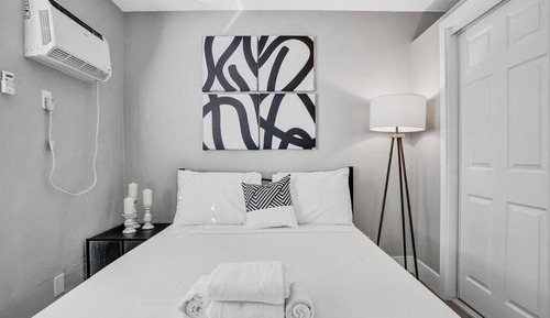 Economy Single Room, 1 Queen Bed